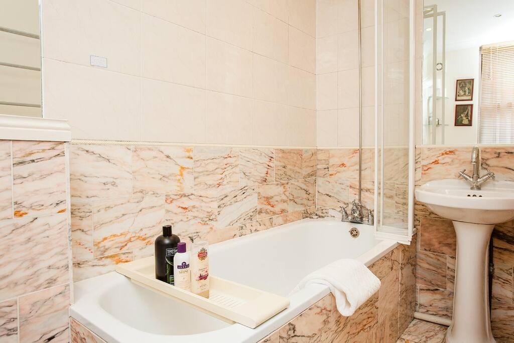 Bright 2 Bedroom Flat In Central Londýn Exteriér fotografie
